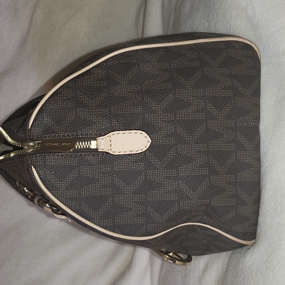 Authentic Michael Kors handbag - Picture 3 of 11